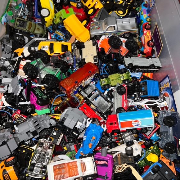 Hotwheels & Matchbox 30 Piece Mystery Bundle - Picture 7 of 10